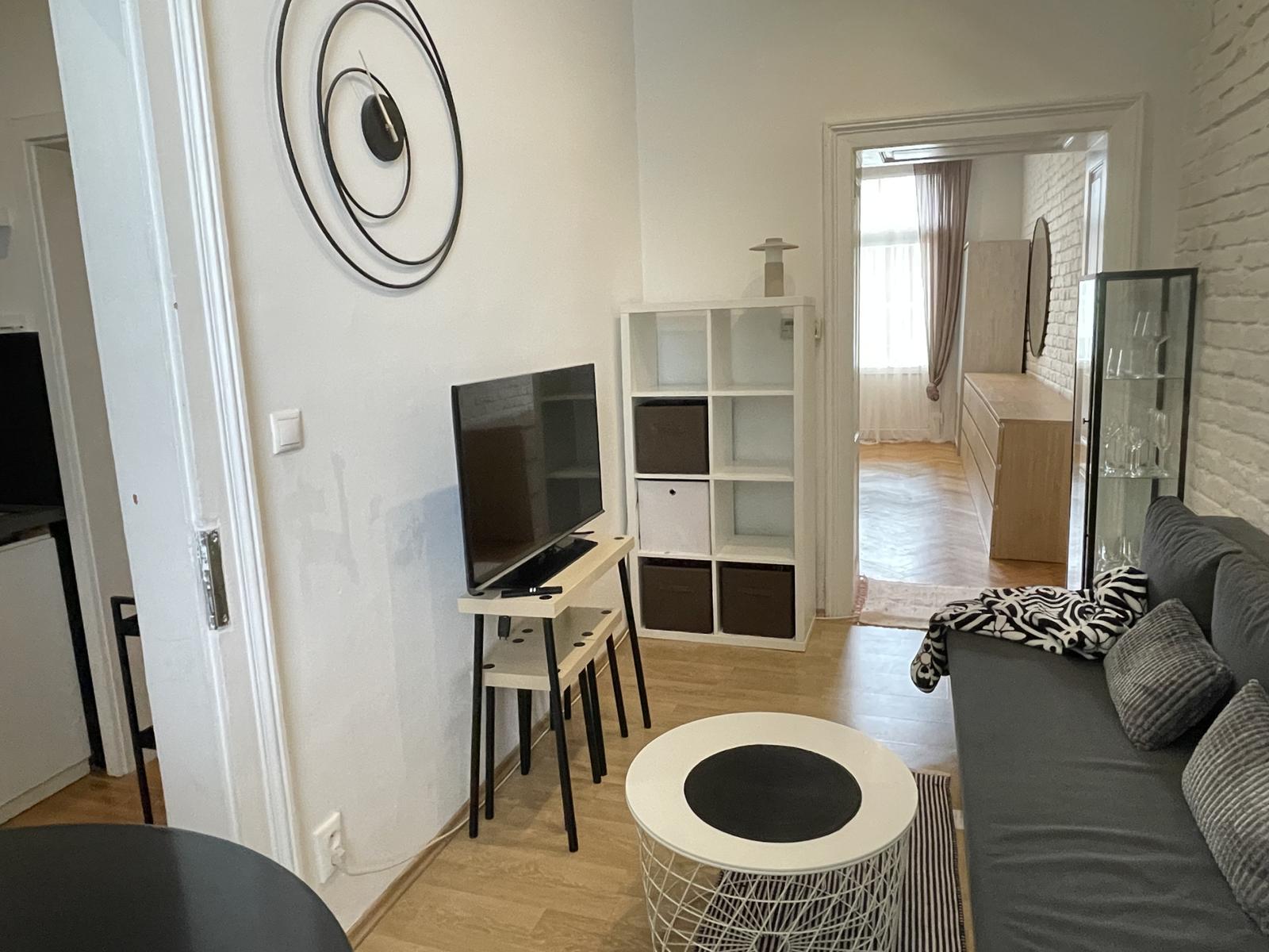 PRENAJATÉ | 1,5-izbový byt v centre Bratislavy | Ferienčíkova ulica – fotka 2
