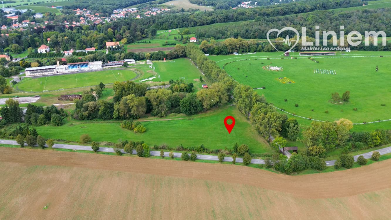 Exkluzívne na predaj – pozemok 1497 m² v Topoľčiankach pri parkúrovom ihrisku – fotka 2