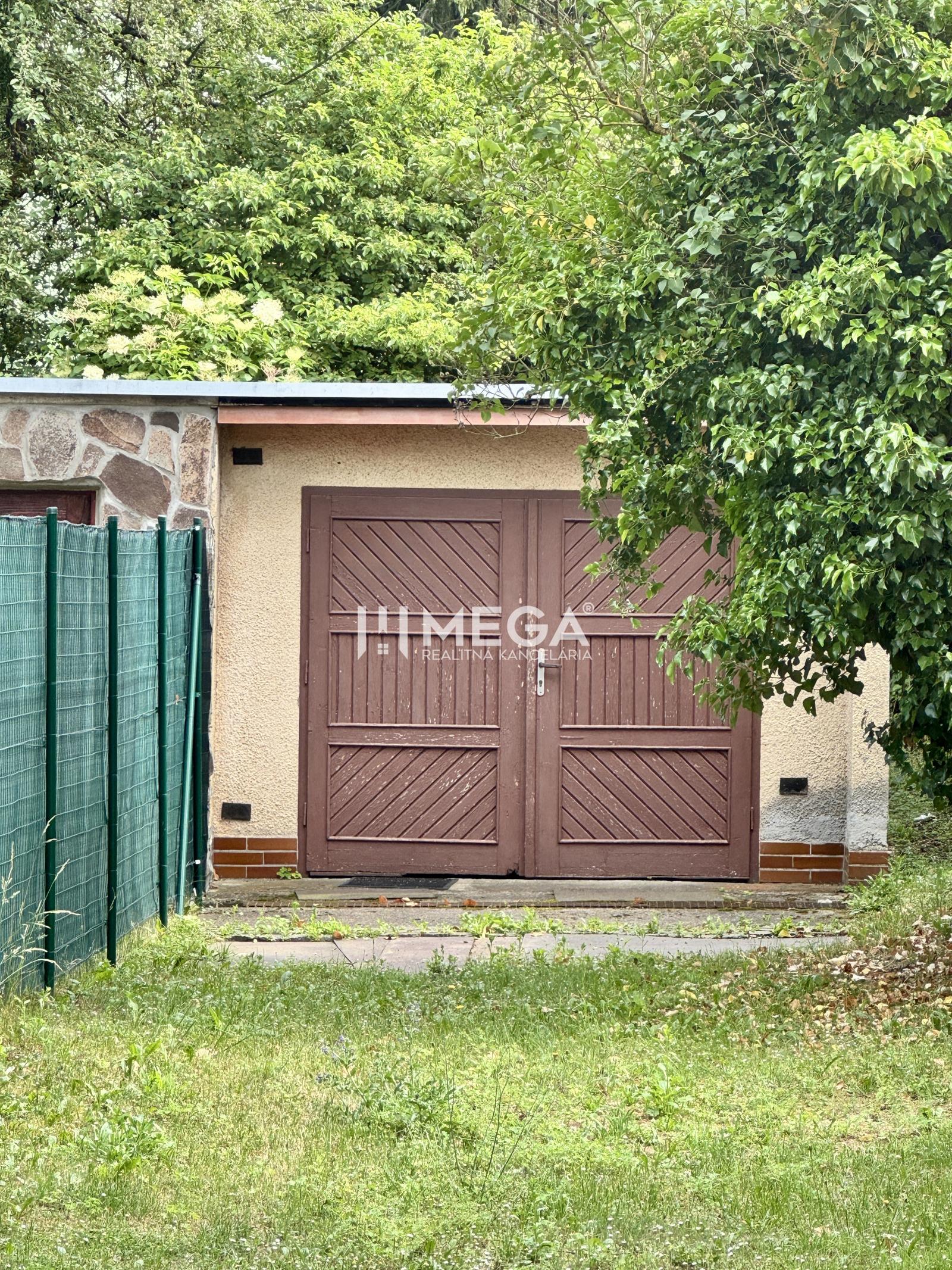 Na predaj garáž s pozemkom na sidl. IIA v meste Humenné – fotka 2