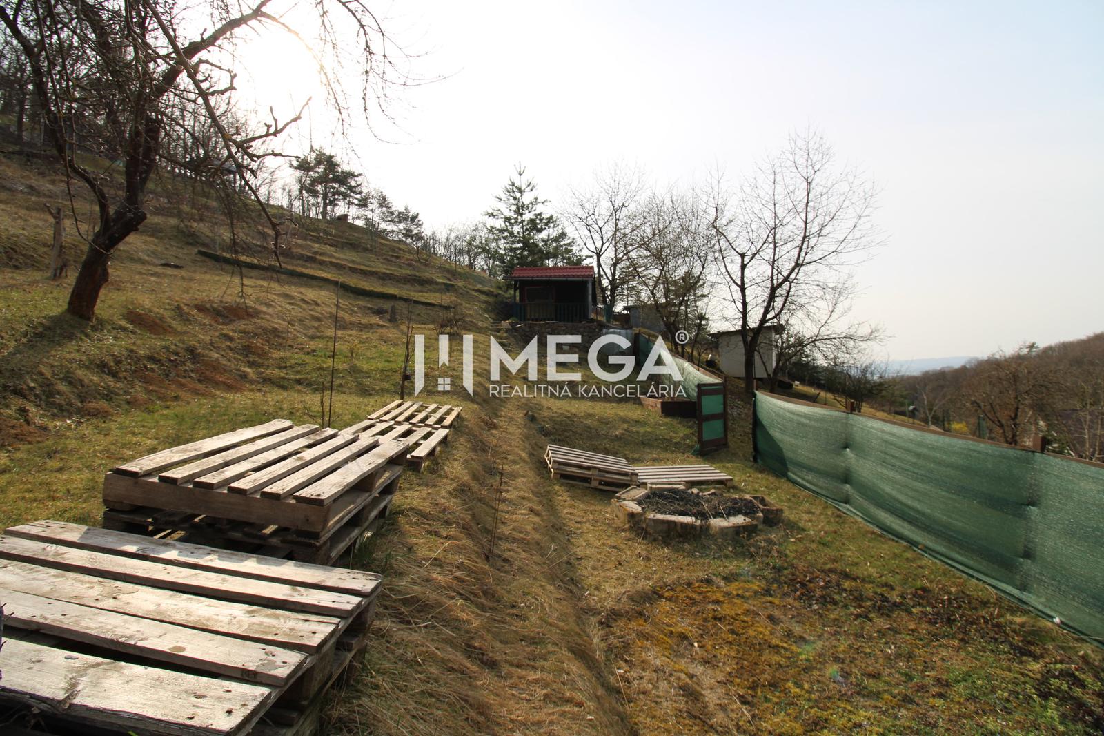 NA PREDAJ pozemok 800m2 v ZO Poniklec pri meste Humenné – fotka 2