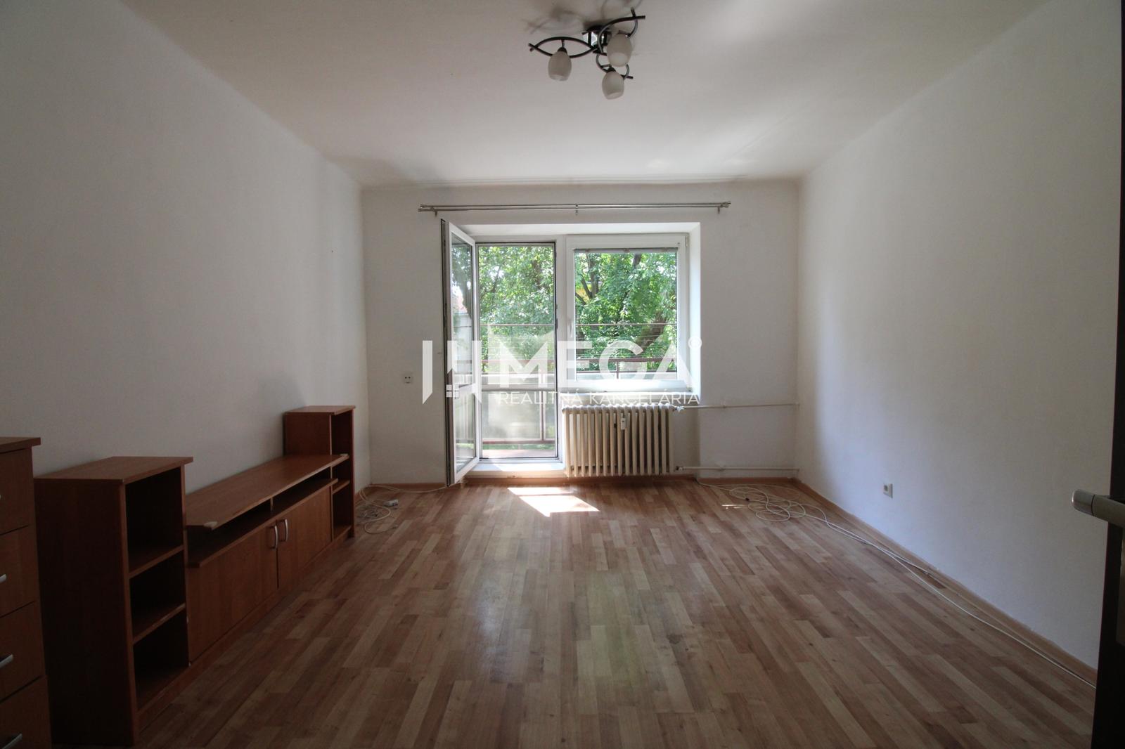 NA PRENÁJOM - Veľký 2 izbový byt, nezariadený, Sídlisko 1, Humenné