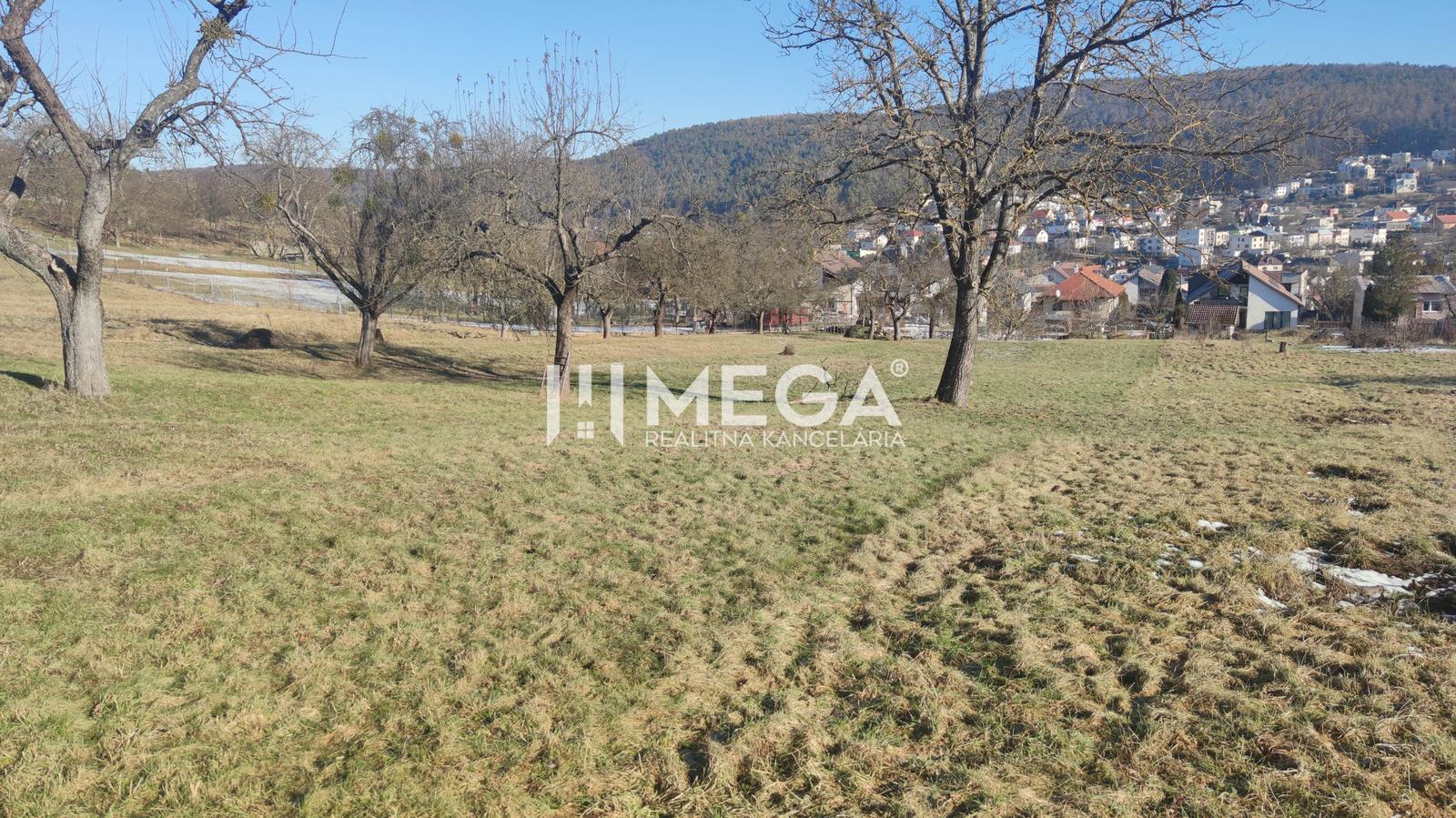 NA PREDAJ pozemok v Humennom – fotka 2