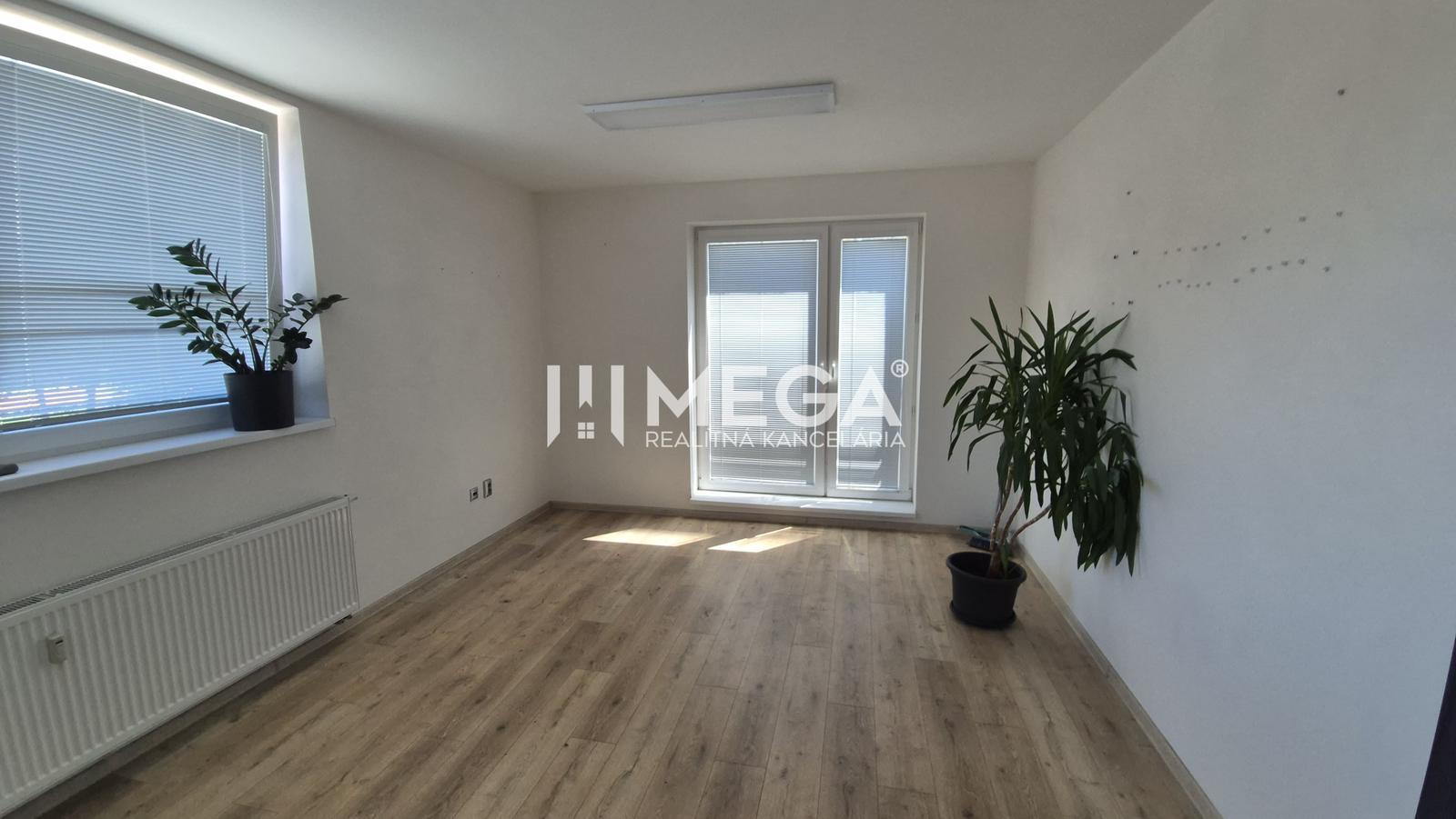 PRENÁJOM kancelárie blízko centra Humenného (20,53 m2) – fotka 2