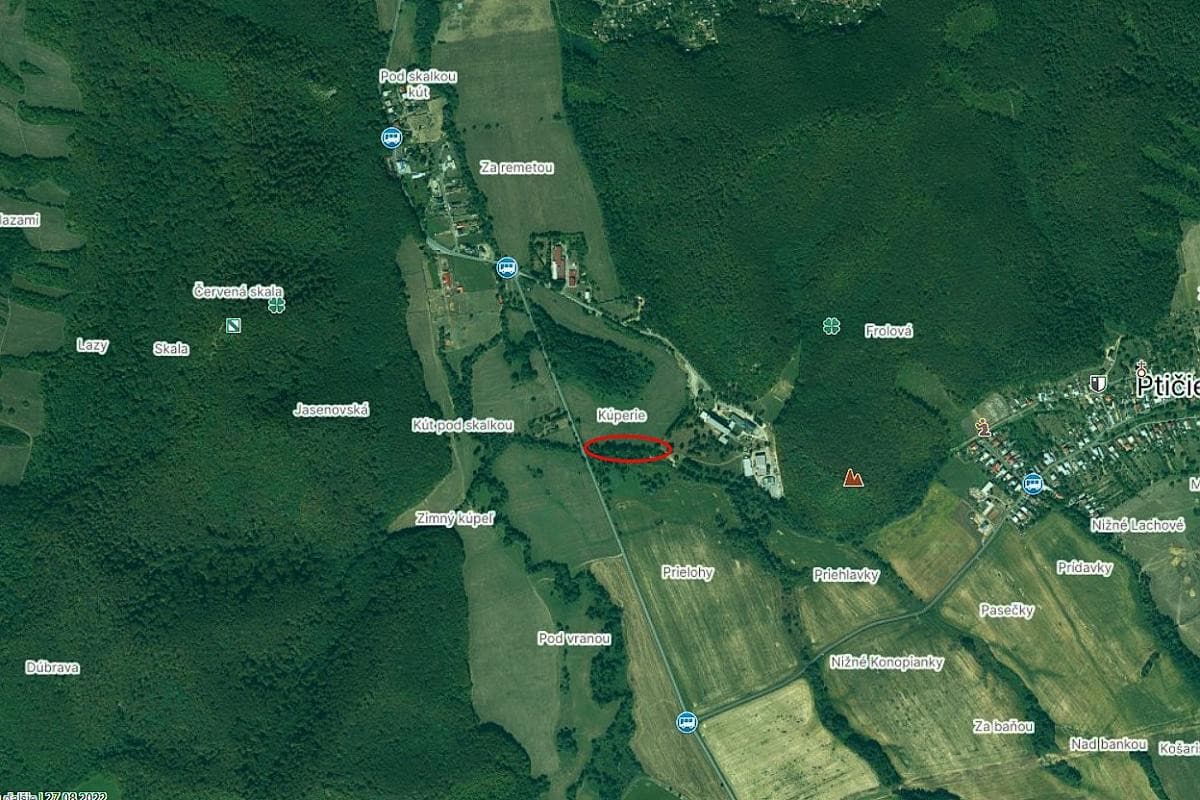 Na predaj: Rozľahlý slnečný pozemok s vlastným potokom len 2 km od Humenného – fotka 2