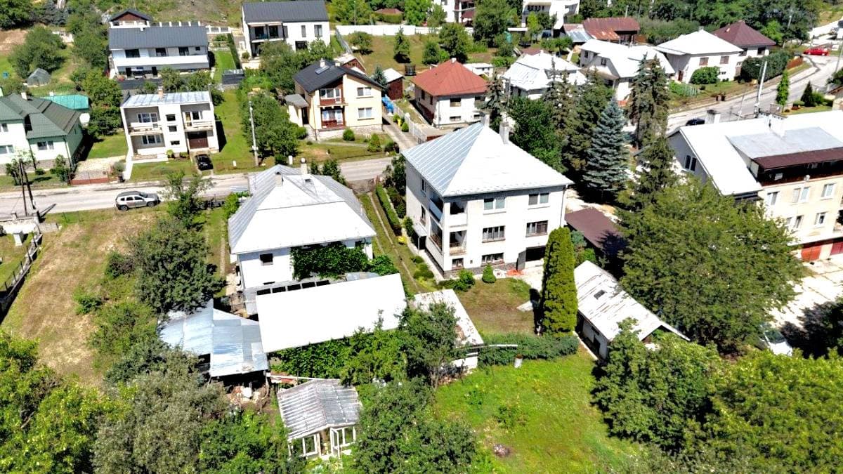 Rodinný dom v Snine na predaj - na bývanie i podnikanie. – fotka 2