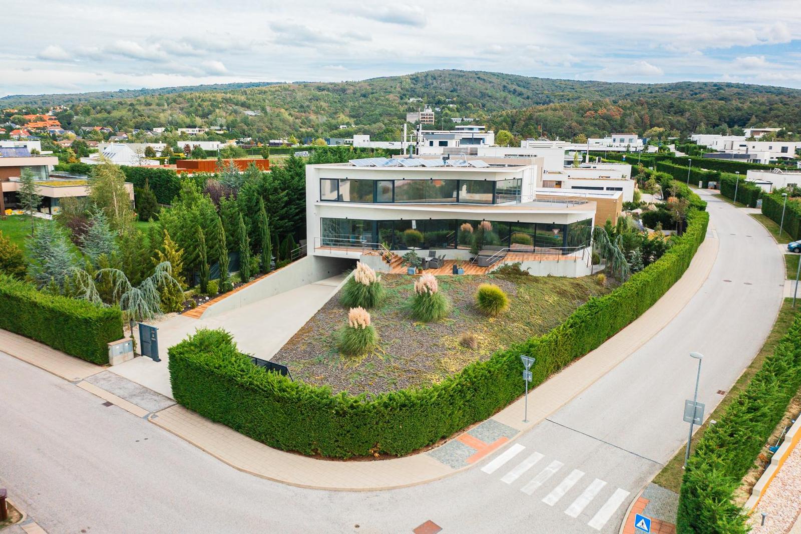 Výnimočná vila ZÁHORSKÉ SADY s bazénom, pozemok 1157 m2. – fotka 2