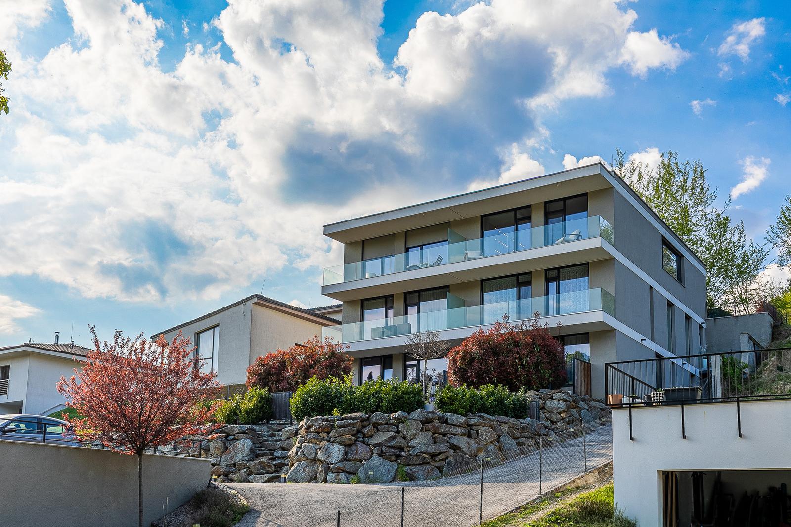 NOVOSTAVBA-5 izb.mezonet 165 m2,kompletne zariadený+ZÁHRADKA.