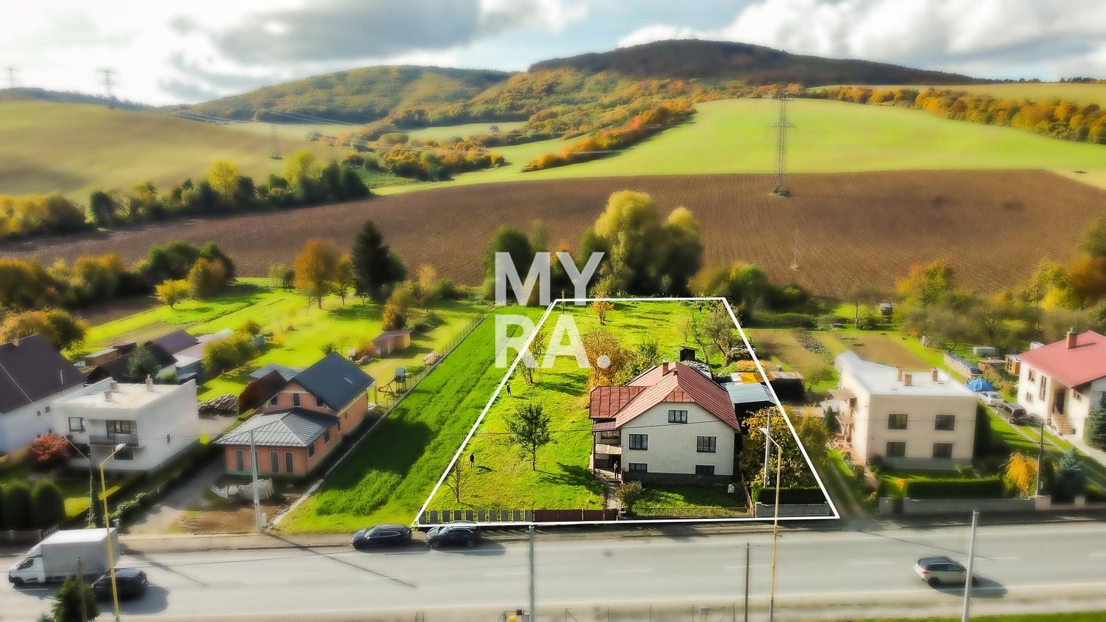 Rodinný dom s rovinatým  pozemkom 2970 m² - Lúčka, okres Svidník