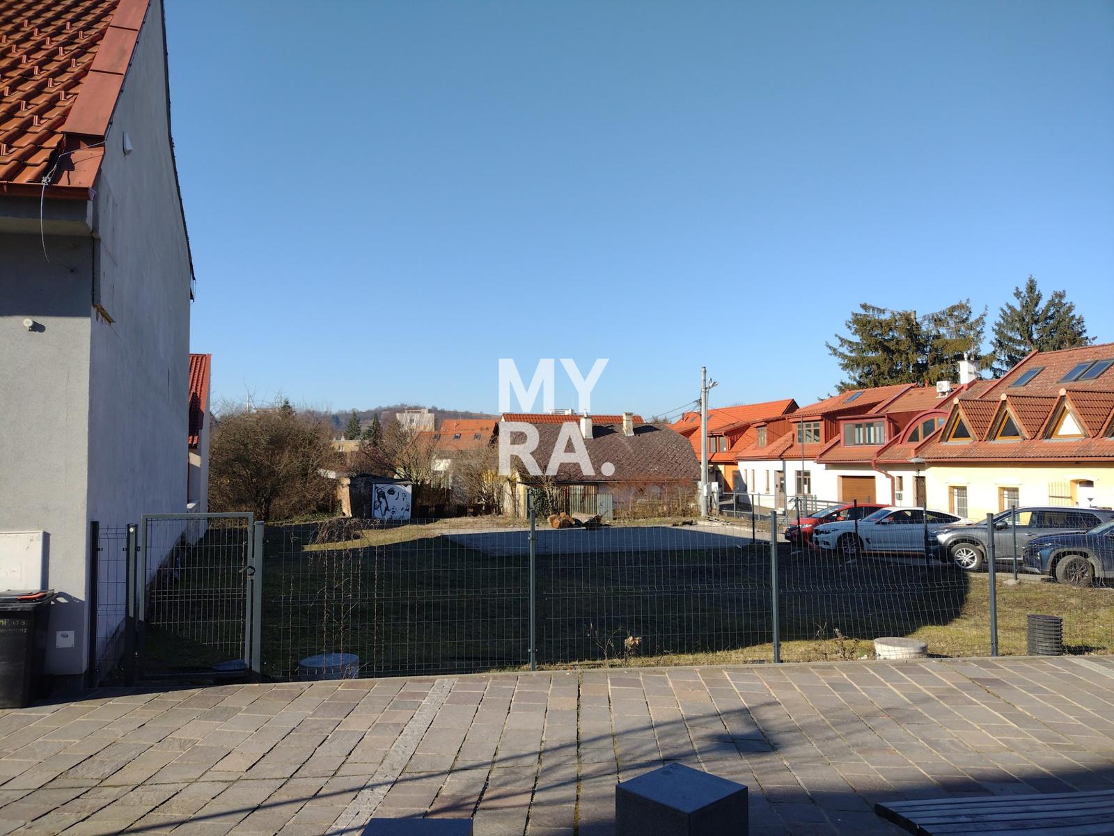 PRENÁJOM PARKOVACÍCH MIEST – Jarková ulica, Prešov – fotka 2