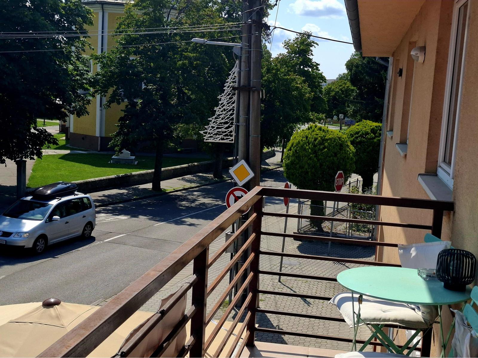 Ponúkame na prenájom priestory v polyfunkčnej budove v Nemšovej v centre. – fotka 2