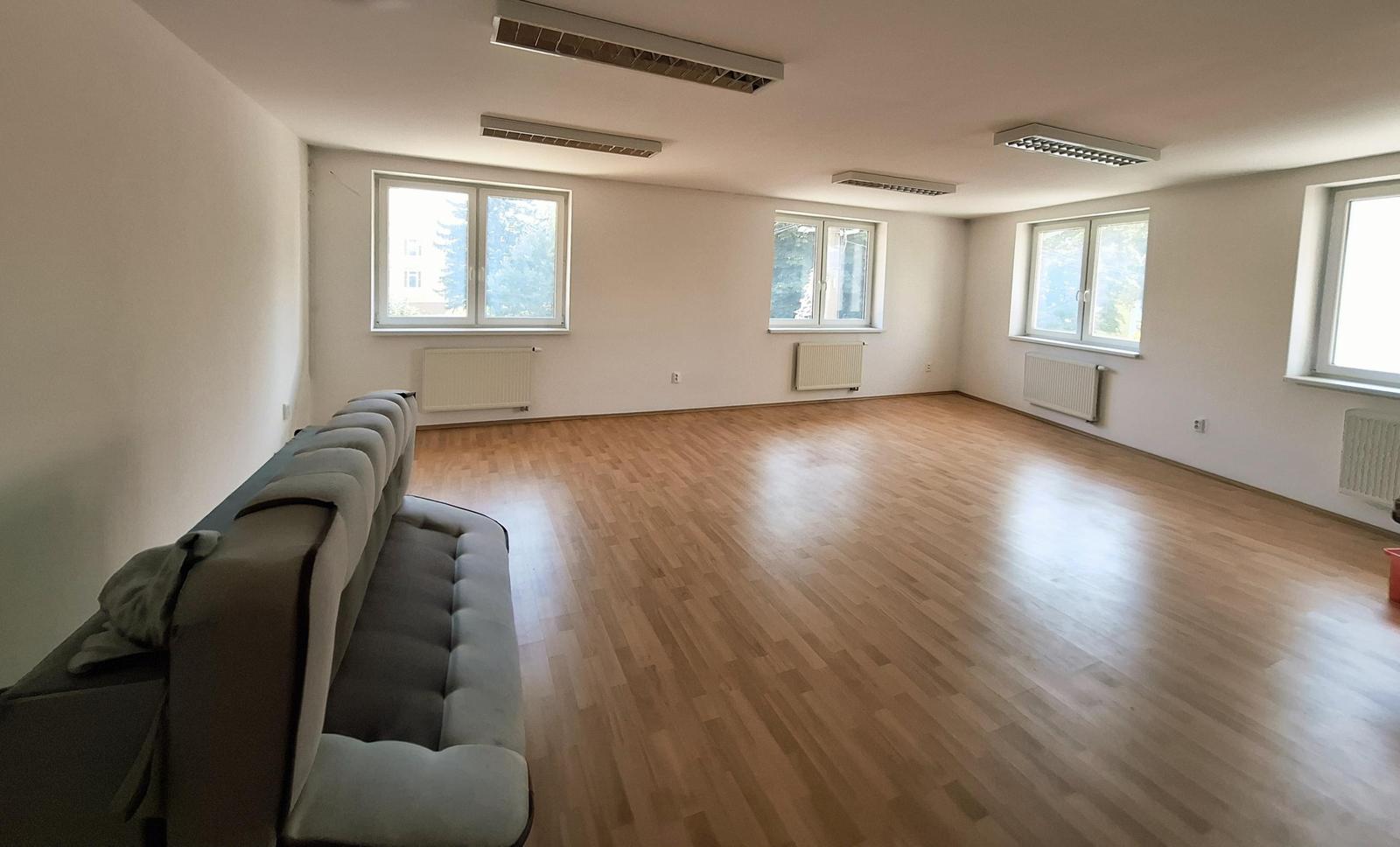 Ponúkame na prenájom priestory v polyfunkčnej budove v Nemšovej