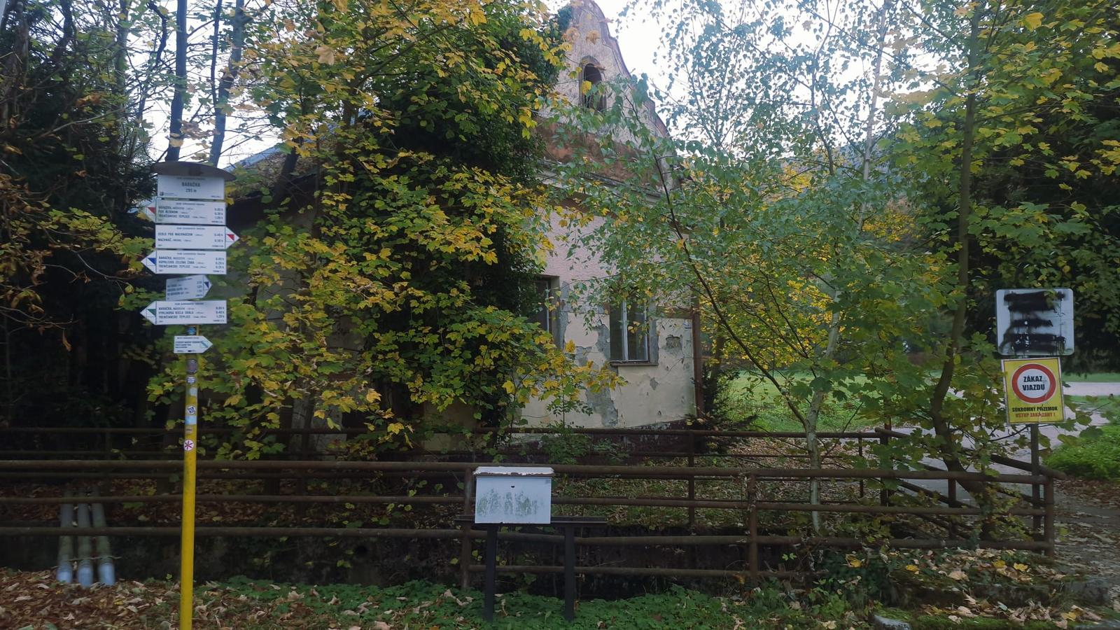 Ponúkame na predaj pozemok s rodinným domom v kúpeľnom mestečku Trenčianske Teplice