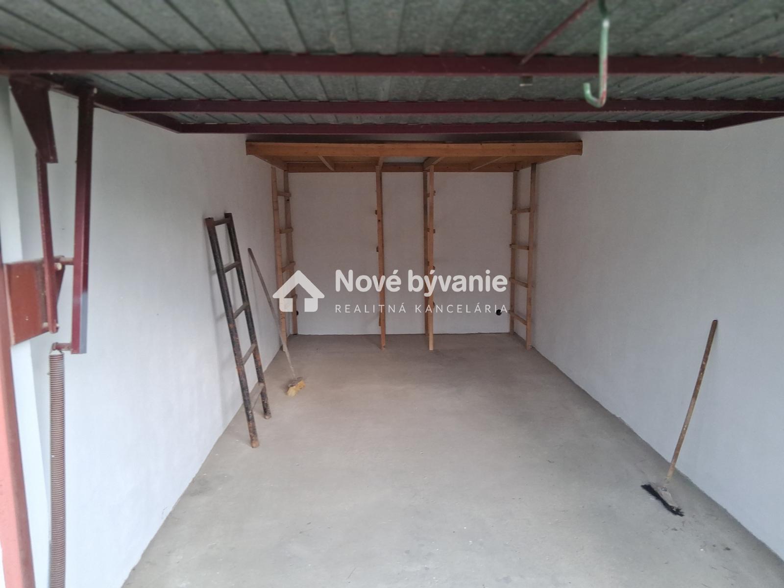Garáž