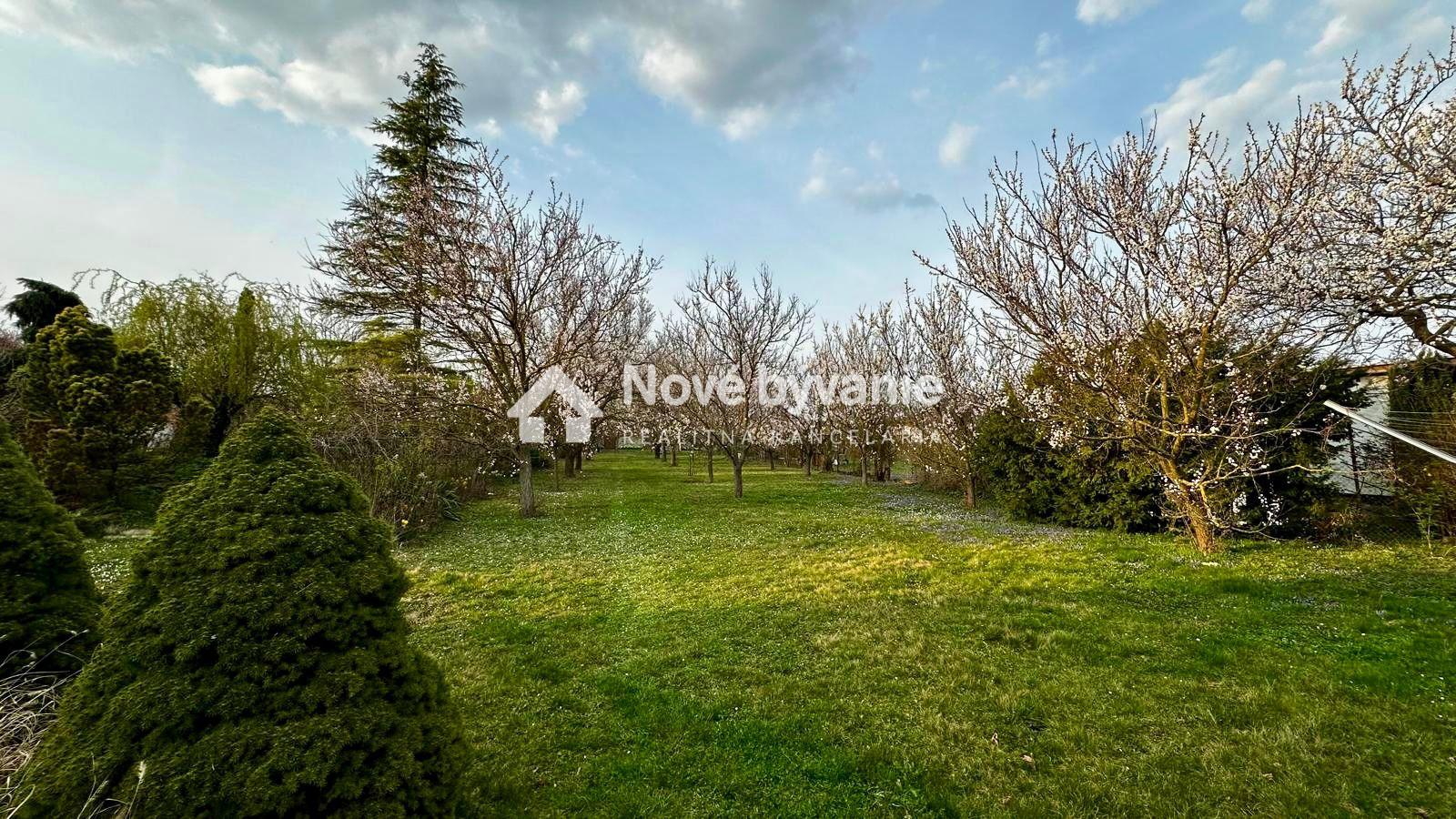 PREDAJ KRÁSNY STAVEBNÝ POZEMOK/MARHUĽOVÝ SAD - DOBROHOŠŤ (N300-14-OTKAE)