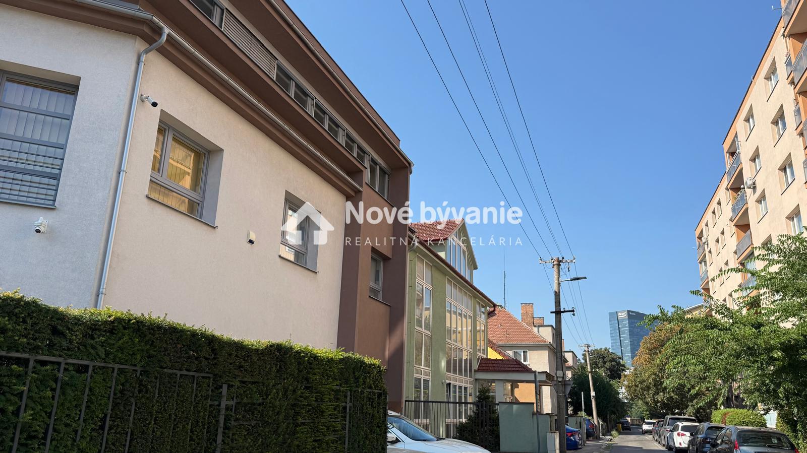 PREDAJ PRIESTRANNÝ TEHLOVÝ DOM - BRATISLAVA Ružinov