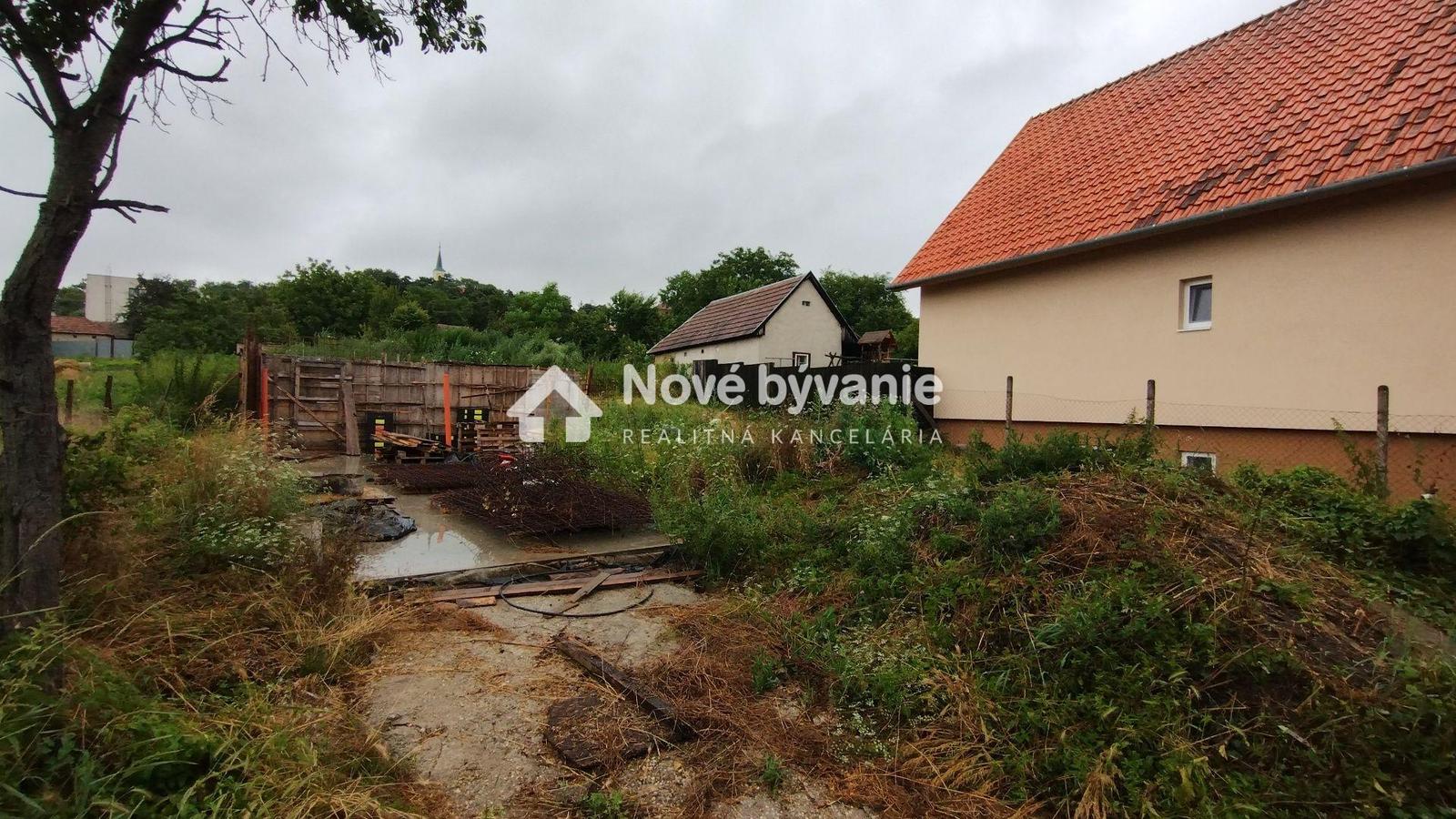 Predaj, pozemok so stavebným povolením-Čaka(N131-14-FRADa)