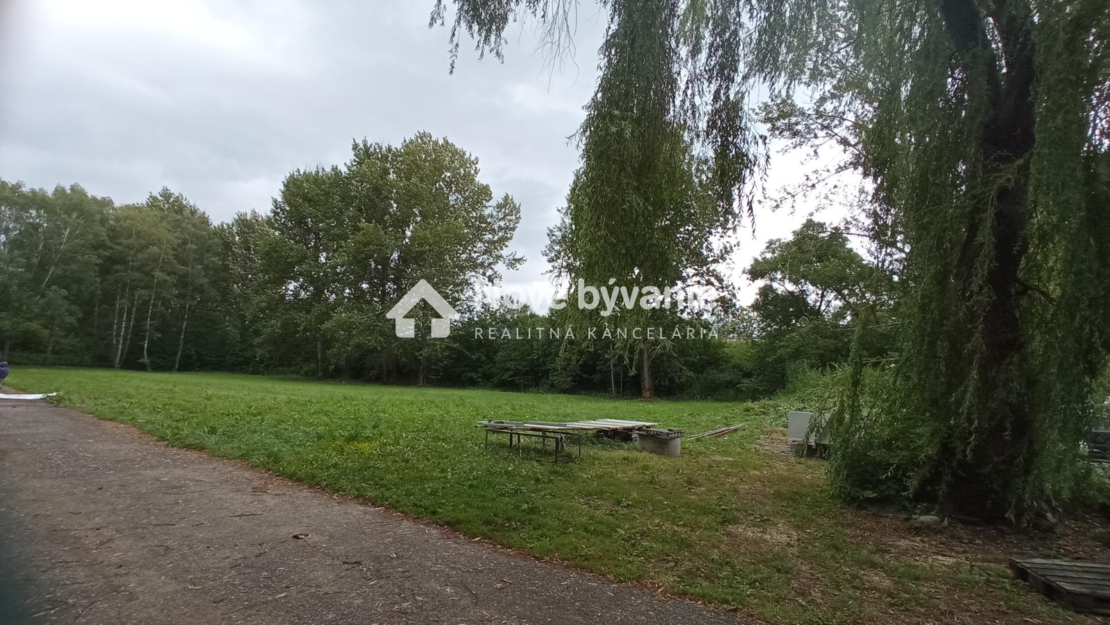 Prenájom rozsiahleho pozemku LM 10 000 m2 ID:N013-24-PEDU