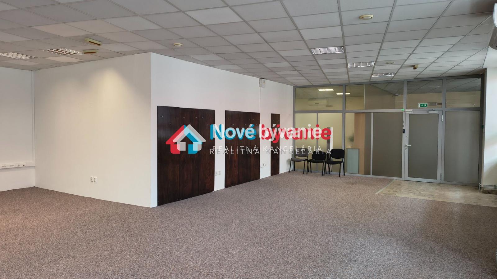 Veľký kancelársko-administratívny priestor na prenájom v centre NR ( N030-25-BP) – fotka 2