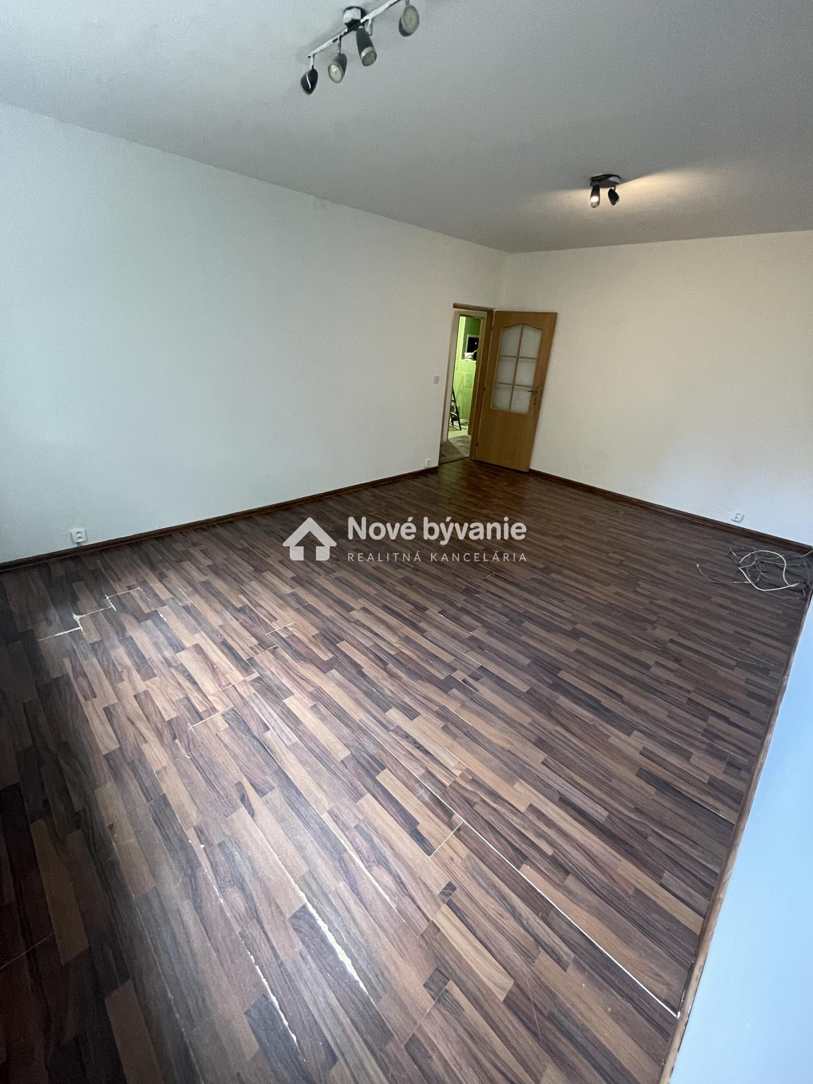 EXKLUZÍVNE | 4-izbový byt po rekonštrukcii – Jelšava – fotka 2