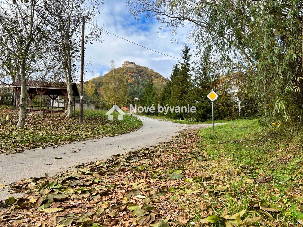 Na predaj krásny pozemok so stavebným povolením – Kapušany