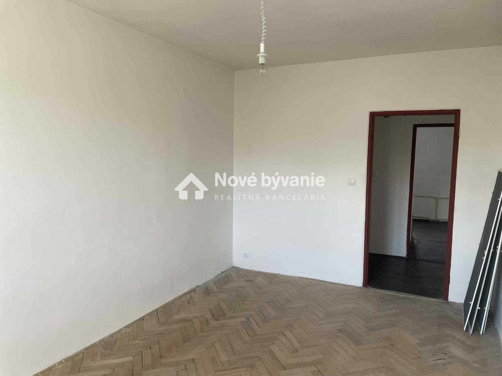 ZNÍŽENÁ CENA. Na predaj veľký 3 izbový byt, Humenné (N042-113-MABA) – fotka 2