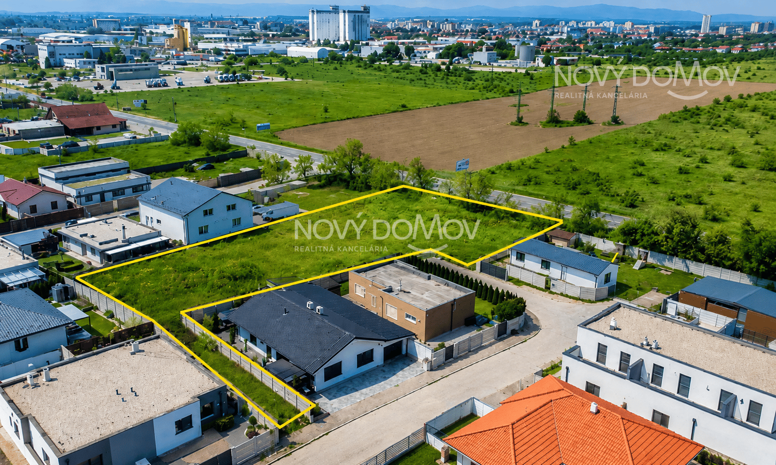 INVESTIČNÁ PRÍLEŽITOSŤ – 3 SUSEDIACE STAVEBNÉ POZEMKY