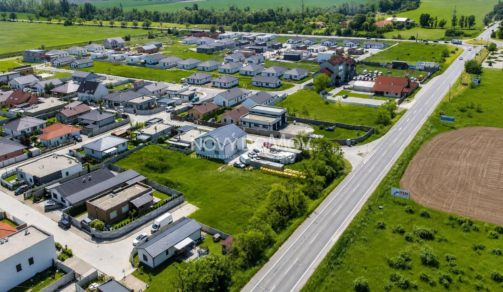 PREDAJ -  POZEMOK - 906 m² - SENEC - ul. pri Čiernej Vode – fotka 2