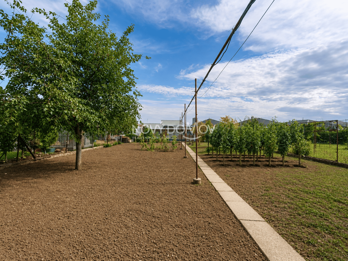ŠÚROVCE – 5-izbový rodinný dom, pozemok 834 m² – fotka 2