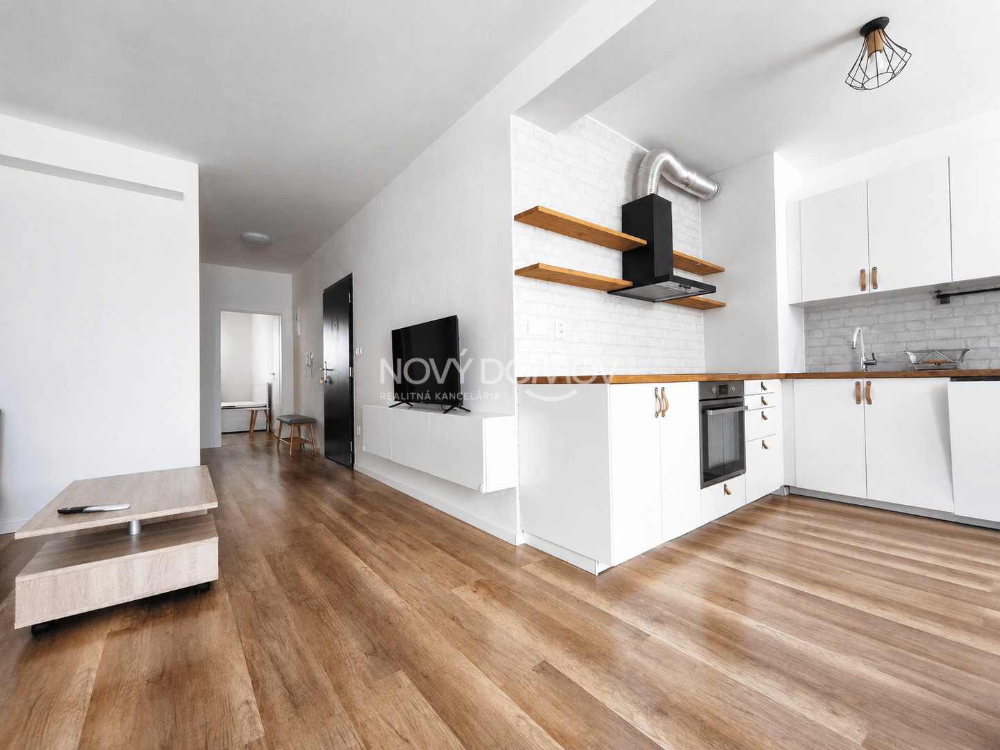 REZERVOVANÝ | ELEGANTNÝ 2-IZBOVÝ BYT S PARKOVANÍM – GALANTA, WEST