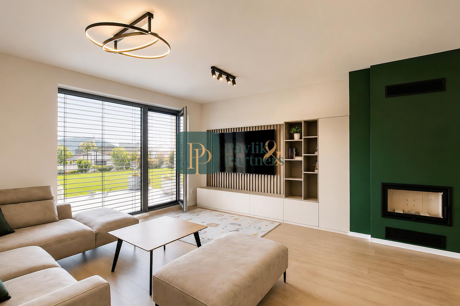 Predaj 5 izbový rodinný dom, garáž, 7á pozemok, Red Oak – fotka 2