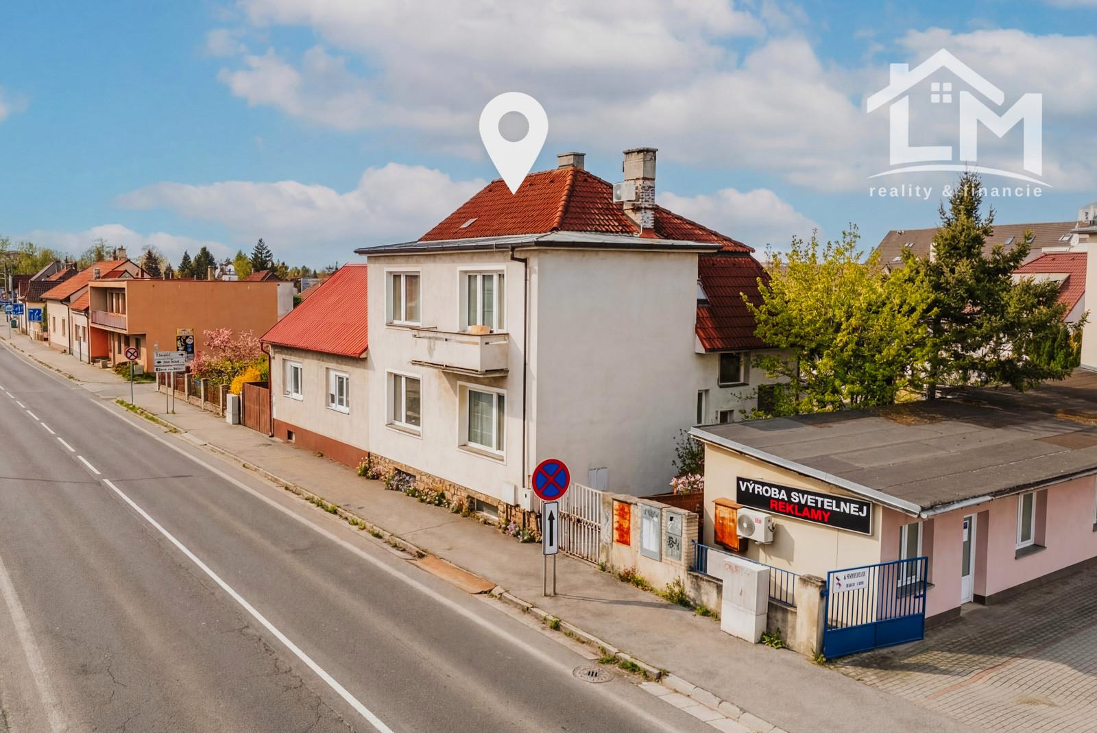 NA PREDAJ | Priestranný 5-izbový rodinný dom s potenciálom – fotka 2