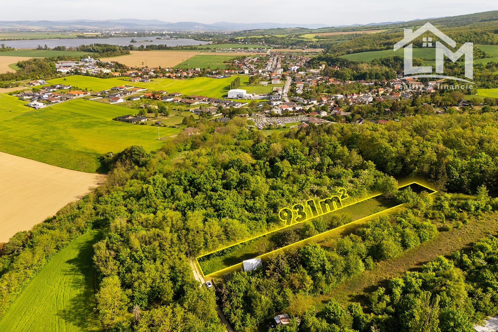 Záhrada s rozlohou 931 m2 a krásnym výhľadom v obci Sokolovce – fotka 2