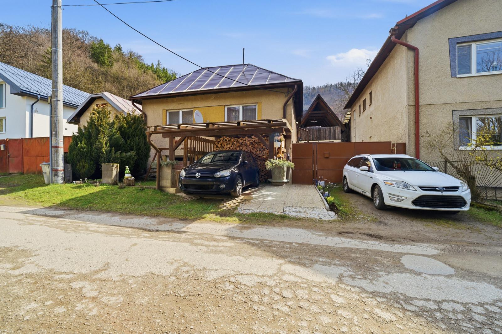 Útulný rodinný dom v obci Ráztoka_Cena: Dohodou / Info v RK