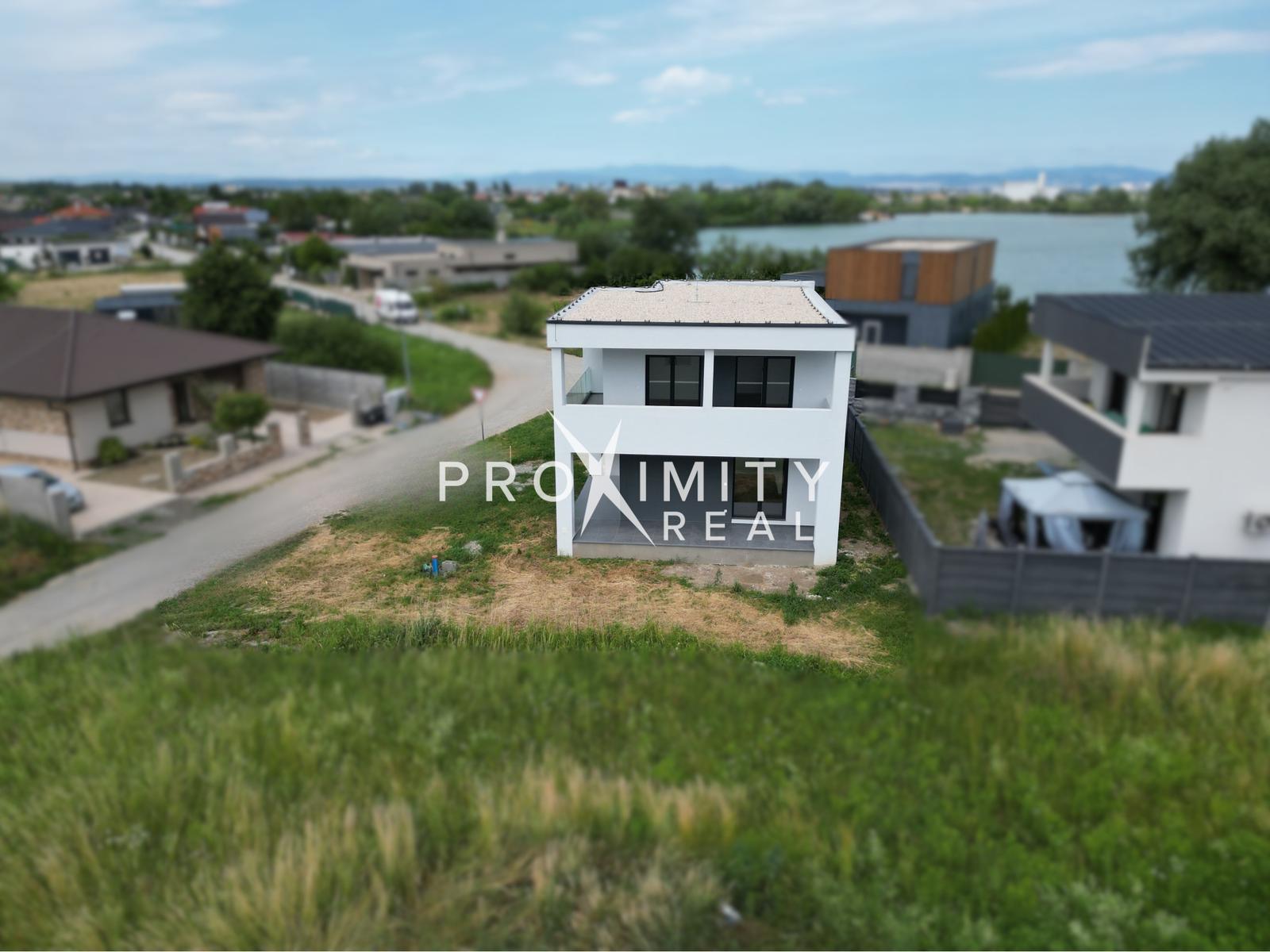 Na Prenájom Moderný 4-izbový dom pri jazere – Čaňa