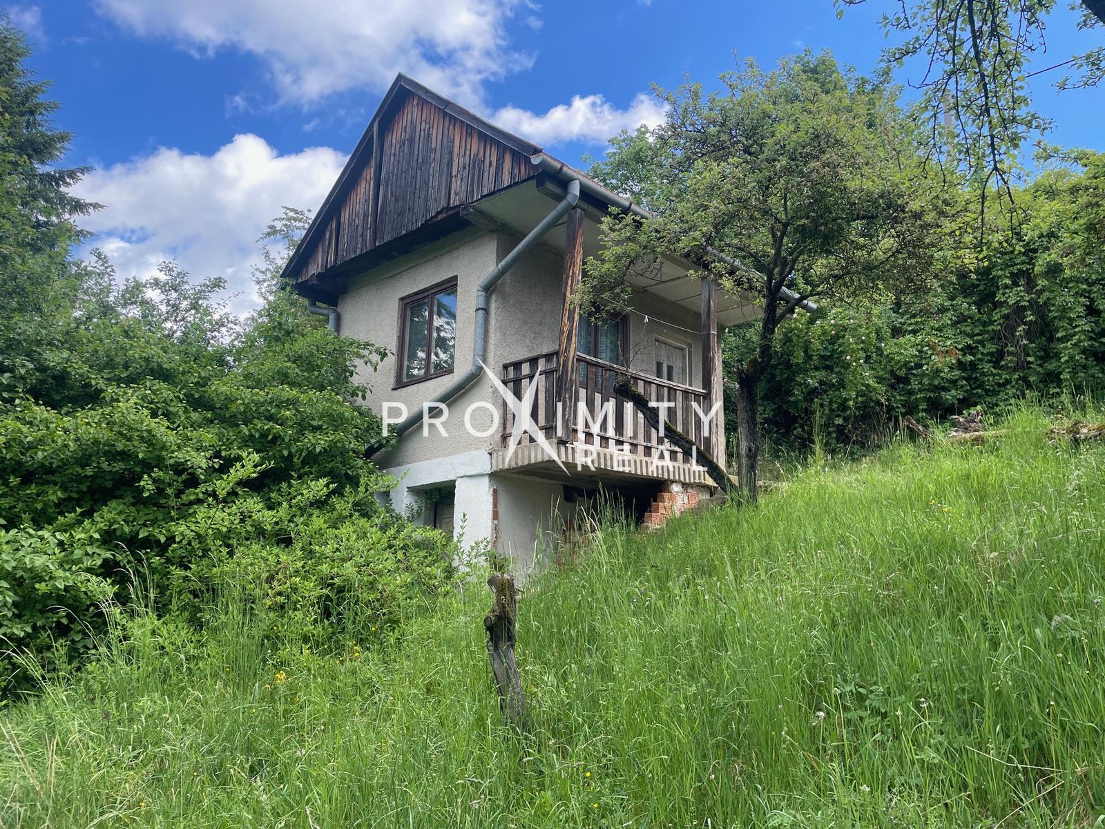 Na predaj  murovaná chatka s priestrannou záhradou (1251 m²)