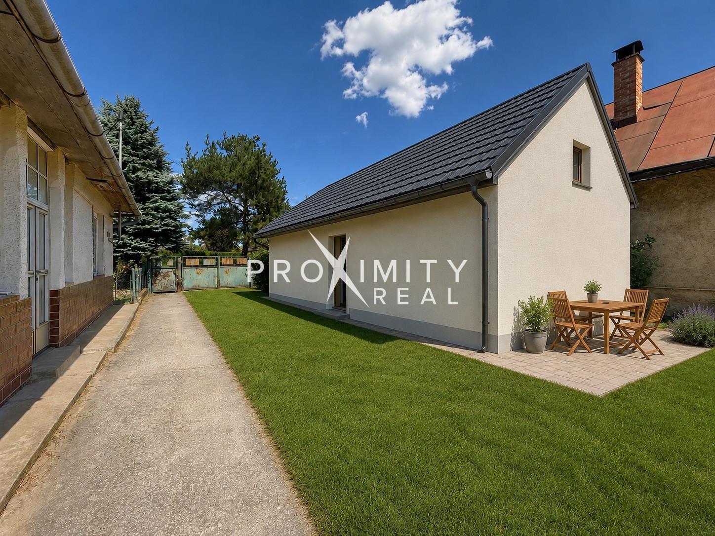 Veľký pozemok 3 338 m² s domom v obci Perín-Chym
