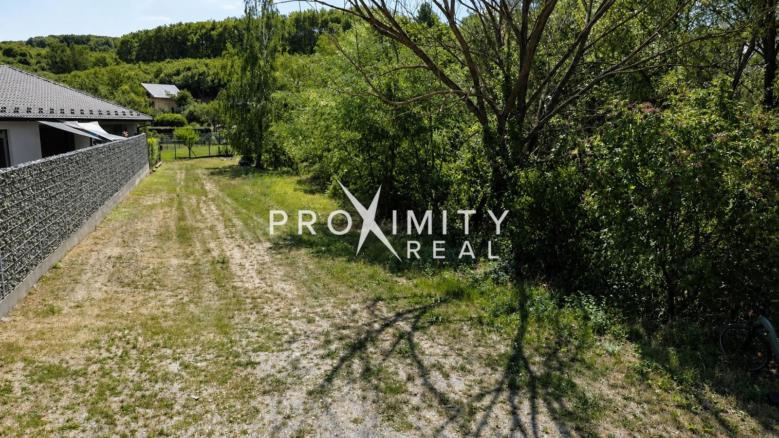 Predaj slnečného, rovinatého pozemku- záhrada 800 m² – Byster (Sady nad Torysou)