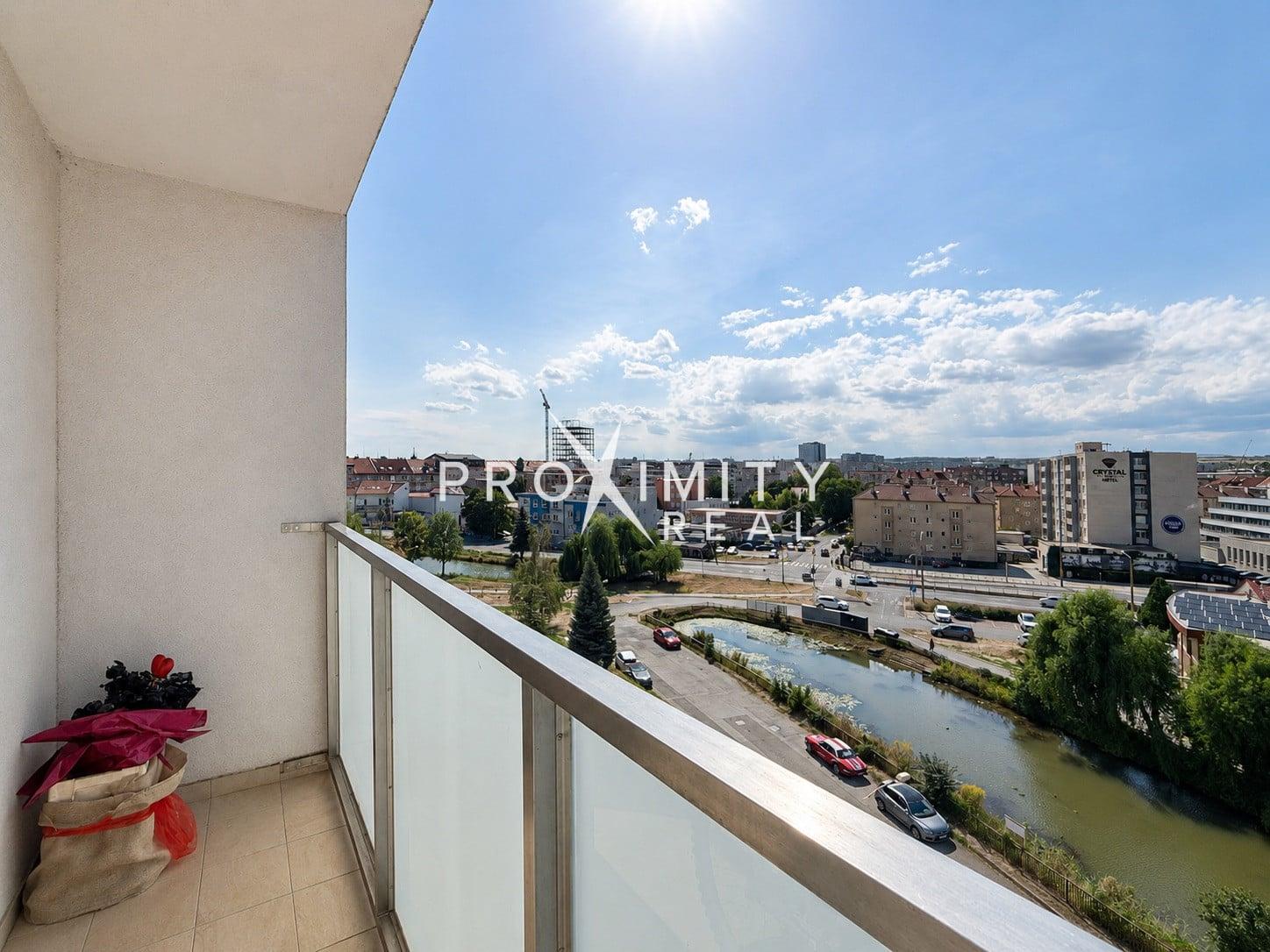 Na predaj priestranný 1-izbový byt s dvoma loggiami na Tyršovom nábreží - Staré mesto - Košice