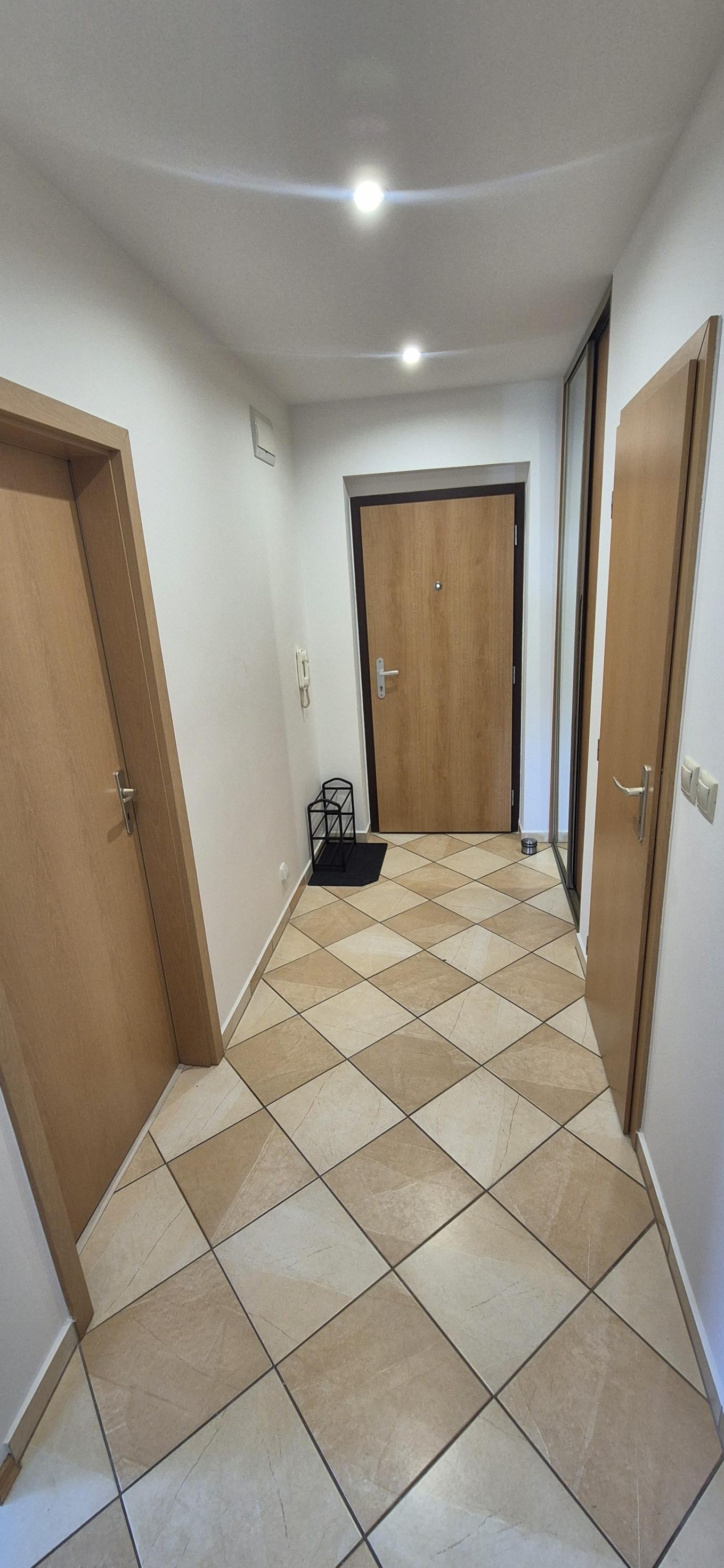 Moderný - 2 izbový byt vo Vlčkovciach na prenájom – fotka 2