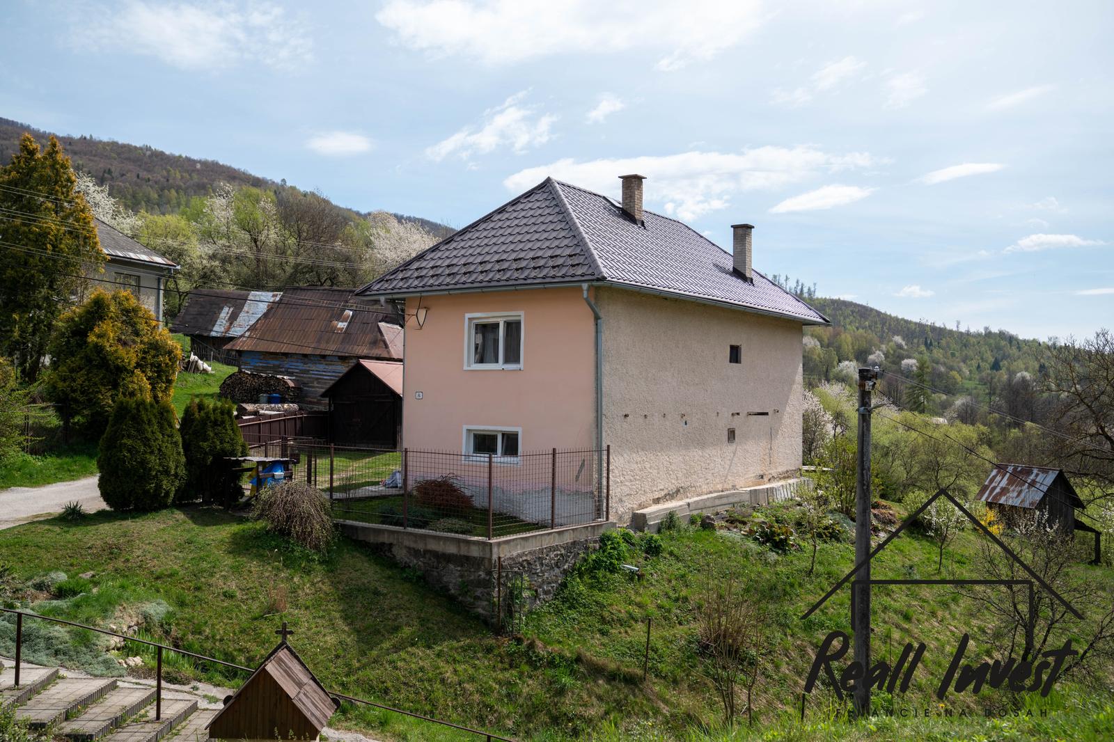 NA PREDAJ: 5-izbový rodinný dom v srdci slovenskej prírody