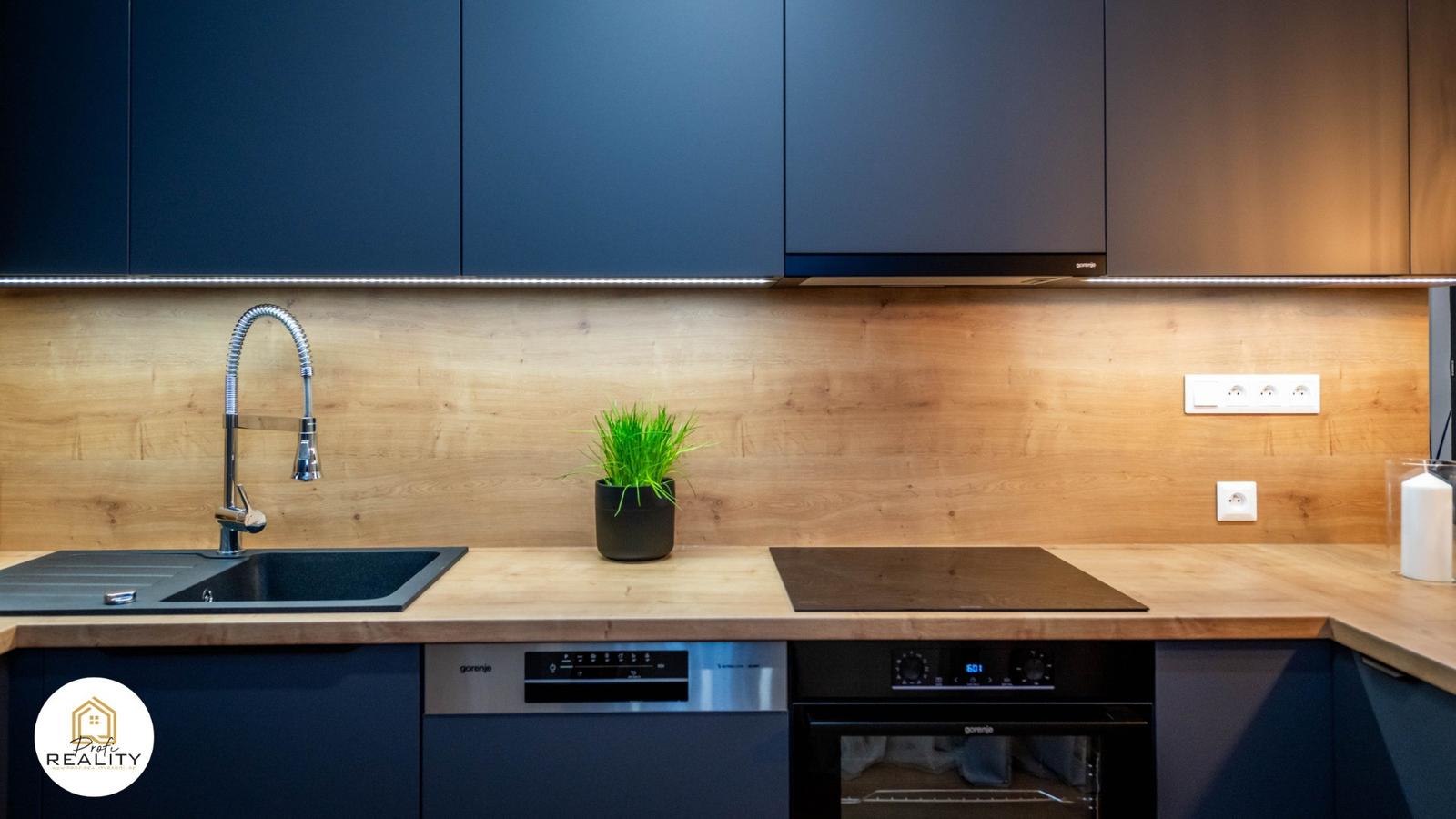 PRENÁJOM | aj KRÁTKODOBO | 3i byt 72 m² v centre PO, zariadený, VOĽNÝ IHNEĎ – fotka 2