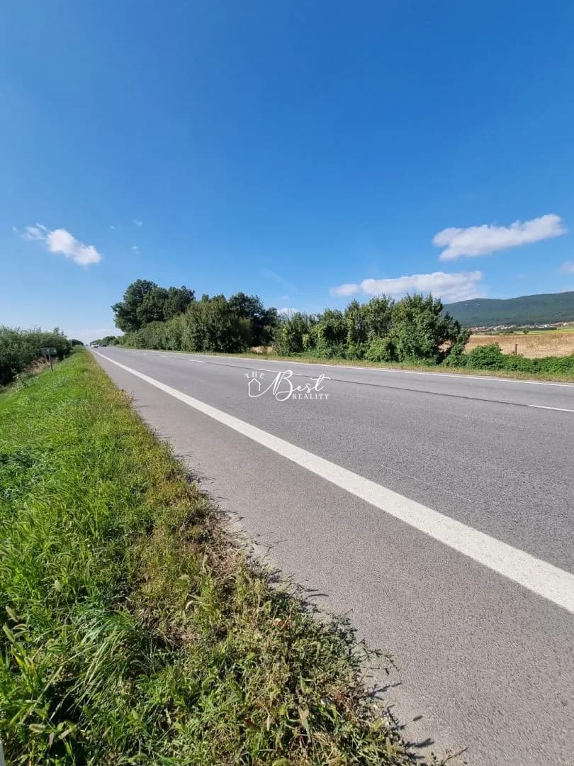 Stavebný pozemok na výstavbu haly a podnikanie – fotka 2