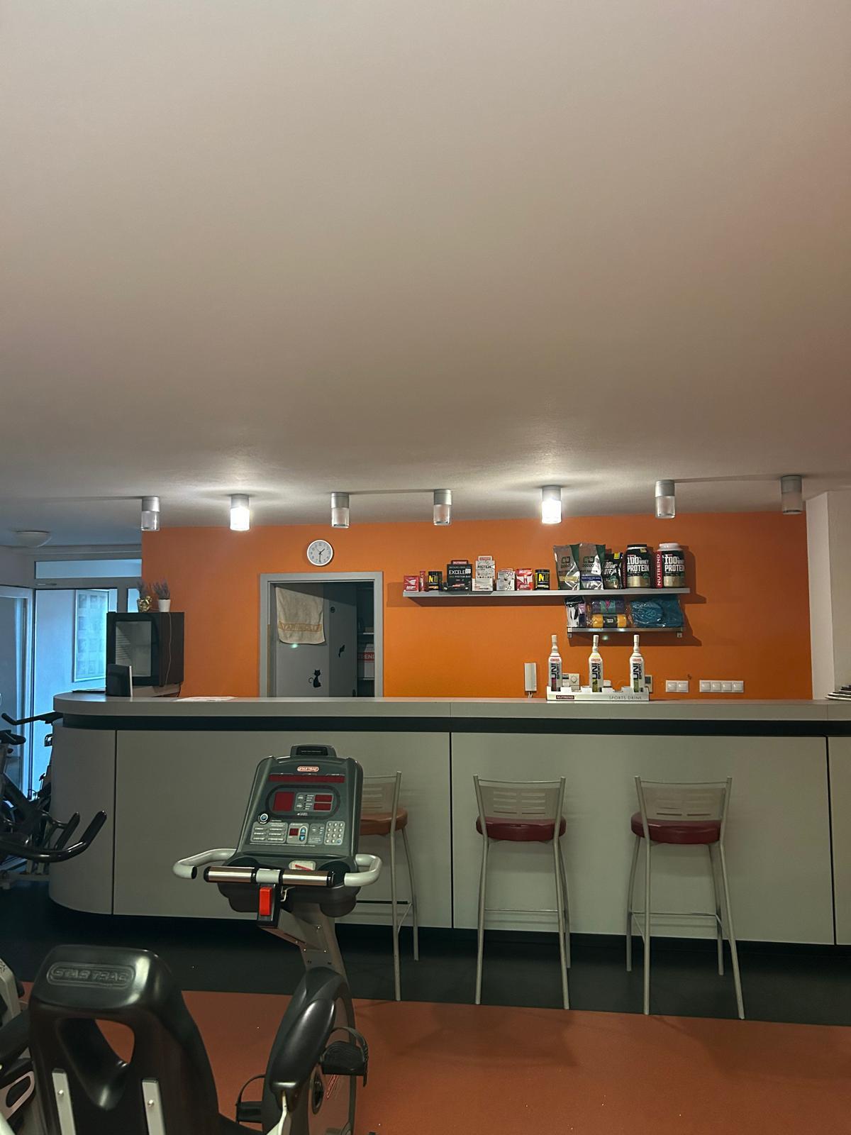 PODNIKAJTE VO VLASTNOM: Kompletne vybavené fitness centrum (252 m²) v Karlovej Vsi