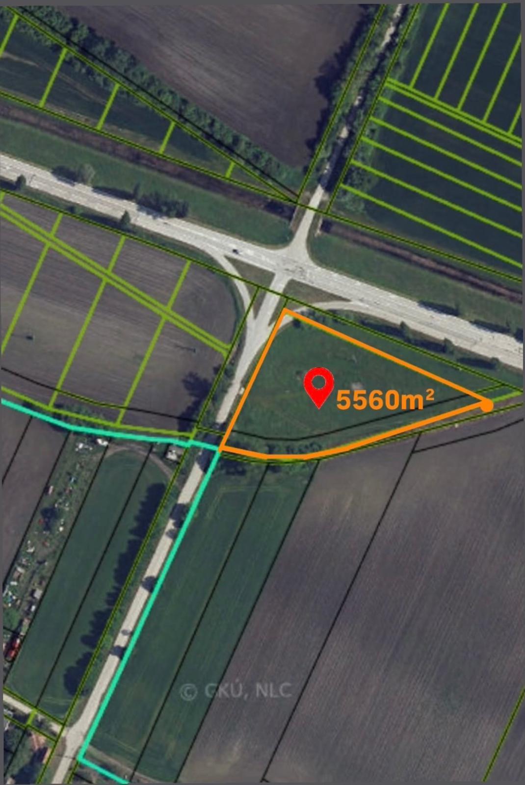 Stavebný pozemok 5560 m2 v obci Kravany nad Dunajom , okr. Komárno