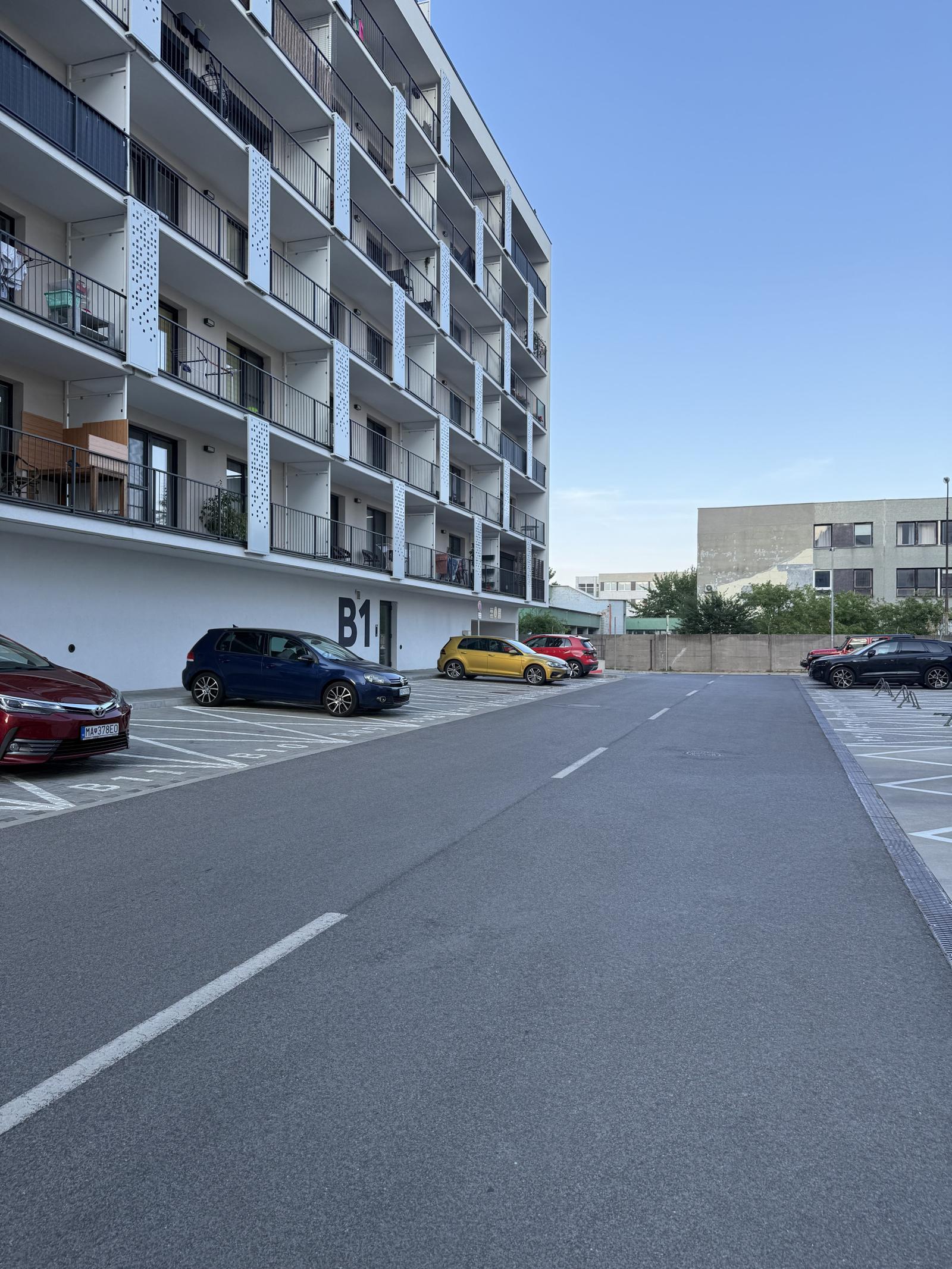 Parkovacie státie, Eduarda Wenzla ul., Bratislava- Rača