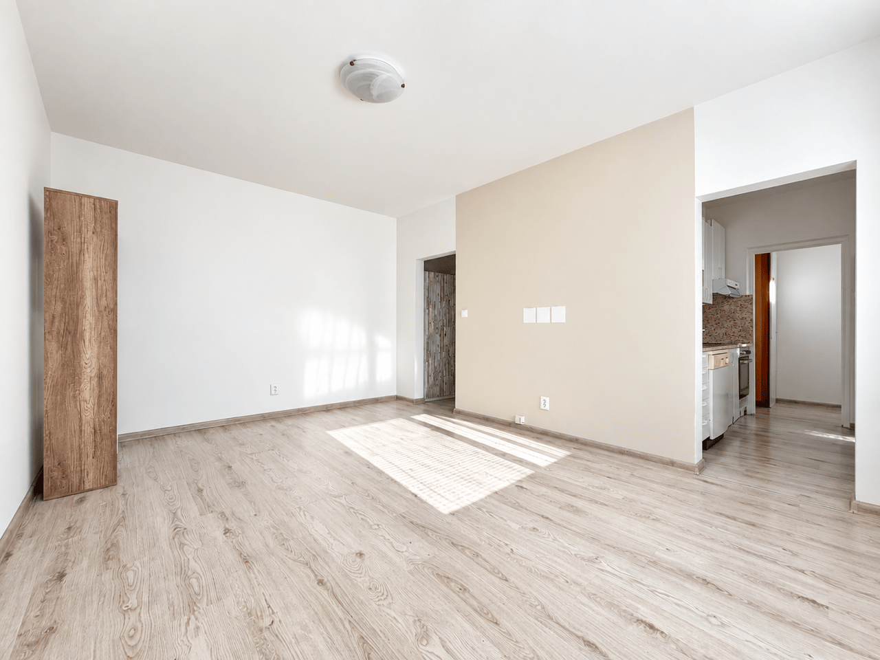 Slnečný, klimatizovaný 1-izbový byt s balkónom –Karlova Ves – fotka 2