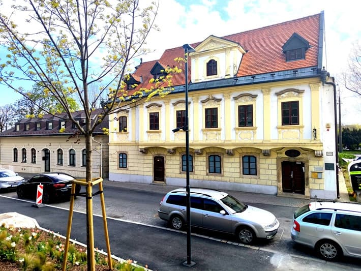 REI PREMIUM - Predaj barokovej budovy v srdci Bratislavy – Ideálna pre Vaše podnikanie