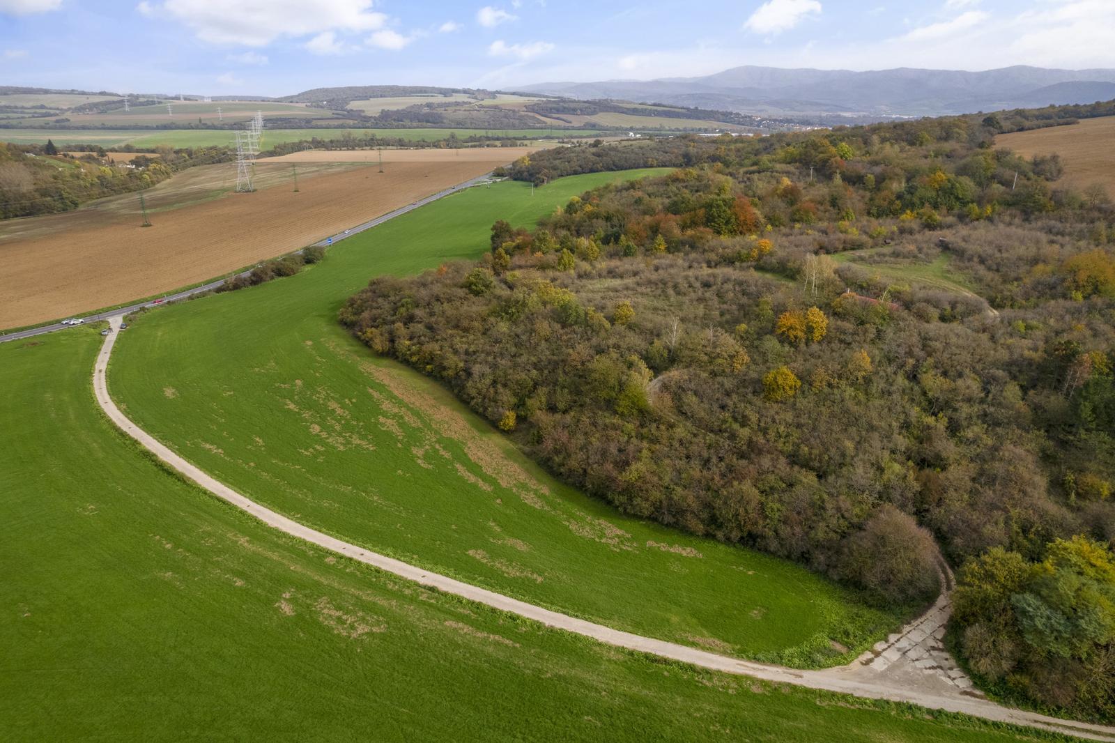Predaj investičného pozemku, 24 000 m2, Nové Mesto nad Váhom