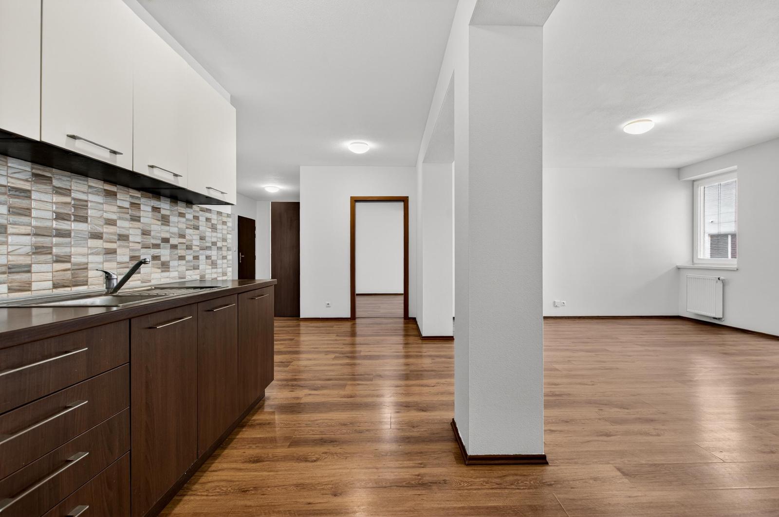 BÝVAJTE v 2i byte s výmerou 4i bytu, 82 m2, Marcheggská ul., Stupava.