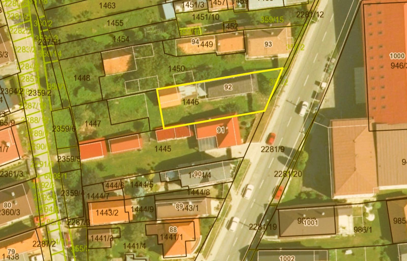 Pekný pozemok, IS, centrum Likavky, stará drevenica